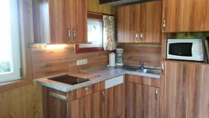 Cucina o angolo cottura di Ferienhäuser Stohl