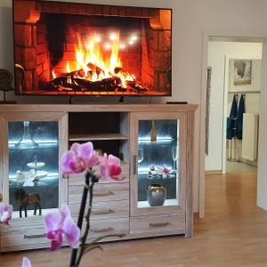 a fireplace in a living room with a fire pit at Ferienwohnung Nordwind in Flensburg