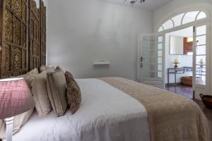 A bed or beds in a room at Ciudad Jardín Marina