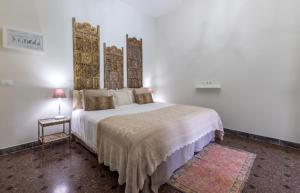 A bed or beds in a room at Ciudad Jardín Marina