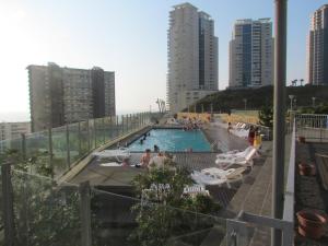 Bazén v ubytování Departamento con Espectacular Vista Panoramica al Mar Mejor Sector Costa de Montemar Concon nebo v jeho okolí