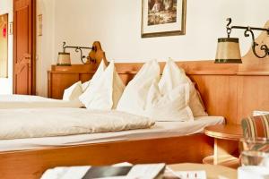 Postel nebo postele na pokoji v ubytování Hotel Lindner