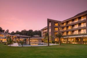 Piscina a Kabir Hotel & Spa o a prop