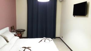 A bed or beds in a room at Il Centro Short Lets