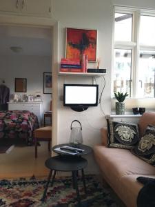 TV a/nebo společenská místnost v ubytování Engbo