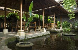 Piscine de l'établissement Hotel Puri Bambu ou située à proximité