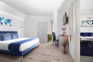 Postel nebo postele na pokoji v ubytování Sirocco Suites