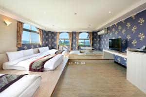 TV a/nebo společenská místnost v ubytování Jinsa Lakeside View Resort