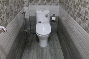Bilik mandi di Khangsar Home