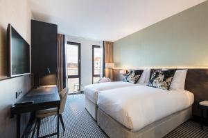 Letto o letti in una camera di Monet Garden Hotel Amsterdam