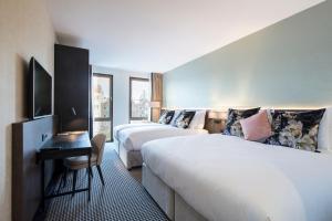 Letto o letti in una camera di Monet Garden Hotel Amsterdam