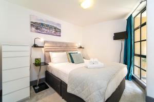 Ένα ή περισσότερα κρεβάτια σε δωμάτιο στο Exclusive 1 Bed Flat Close To St Paul's Cathedral