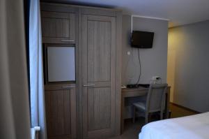 TV a/nebo společenská místnost v ubytování Hotel Honfleur