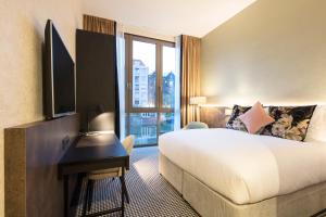 Letto o letti in una camera di Monet Garden Hotel Amsterdam