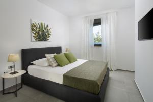 Postel nebo postele na pokoji v ubytování Villa Fasana + 37 fotografií