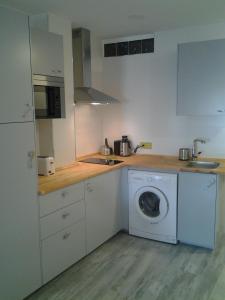 Kuchnia lub aneks kuchenny w obiekcie Pop Art House 2 Bedrooms