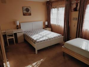 Postel nebo postele na pokoji v ubytování ADA Homestay