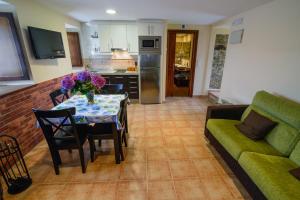 a living room with a table and a couch at Casona de Llanorrozo Apartamentos Rurales in Oviñana