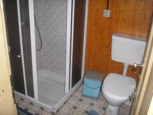 A bathroom at Platzerhütte