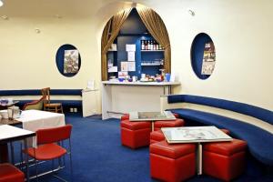 A seating area at Albergo Residence Italia Vintage Hotel
