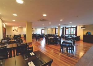 Restoran ili drugo mesto za obedovanje u objektu Condomínio Vista azul