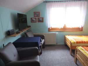 a living room with a couch and a bed at Pension Stepponat in Arnstadt