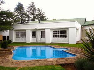 Πισίνα στο ή κοντά στο Umtali Country Inn