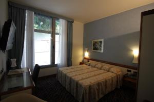 a hotel room with a bed and a window at Hotel San Terenzo in Lerici