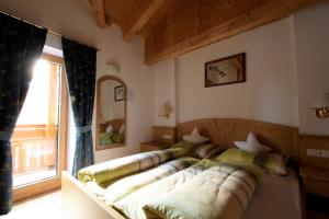 A bed or beds in a room at Pension Mirandola
