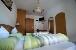 A bed or beds in a room at Pension Mirandola