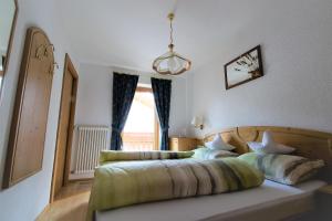A bed or beds in a room at Pension Mirandola