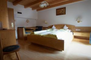 A bed or beds in a room at Pension Mirandola