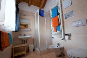 A bathroom at Pension Mirandola