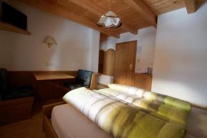 A seating area at Pension Mirandola