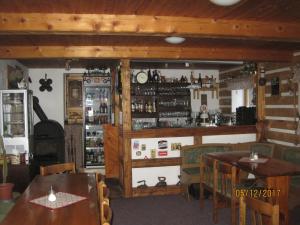 Lounge nebo bar v ubytování Penzion Kobr