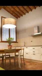 Kuchyň nebo kuchyňský kout v ubytování Agriturismo Casanova di Nardini