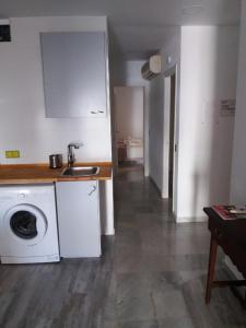 Kuchnia lub aneks kuchenny w obiekcie Pop Art House 2 Bedrooms