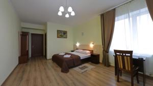 Postel nebo postele na pokoji v ubytování Hotel Karpaty