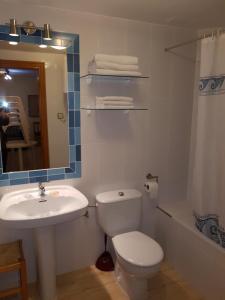 A bathroom at Apartamentos Olympia Center