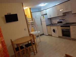 A kitchen or kitchenette at Apartamentos Olympia Center
