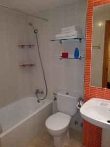 A bathroom at Apartamentos Olympia Center