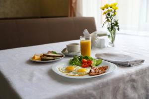 Jídlo v hotelu nebo okolí + 37 fotografií