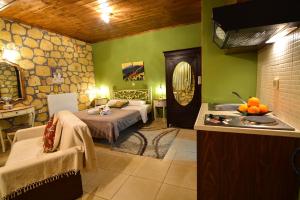 A bed or beds in a room at XENIOS ZEYS (ΞΕΝΙΟΣ ΖΕΥΣ)