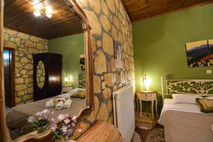 A bed or beds in a room at XENIOS ZEYS (ΞΕΝΙΟΣ ΖΕΥΣ)