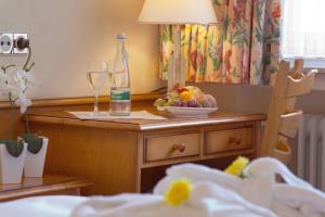 Postel nebo postele na pokoji v ubytování Hotel Garni Fürst von Waldeck