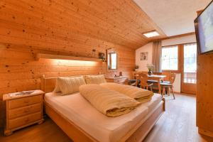 מיטה או מיטות בחדר ב-Pension Seeberger