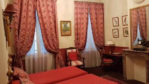 Una cama o camas en una habitación de Hotel Cardinal