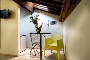 TV a/nebo společenská místnost v ubytování Guesthouse Via Di Gracciano - Adults Only + 31 fotografií