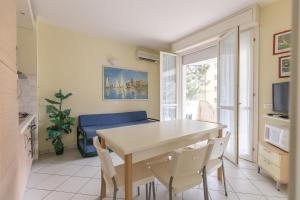 a kitchen and dining room with a table and chairs at Sirena Apartments in Lido degli Estensi