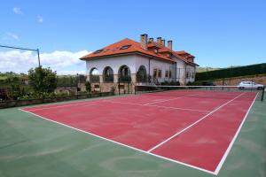 Tenisas arba skvošas apgyvendinimo įstaigoje Posada el Iso arba netoliese